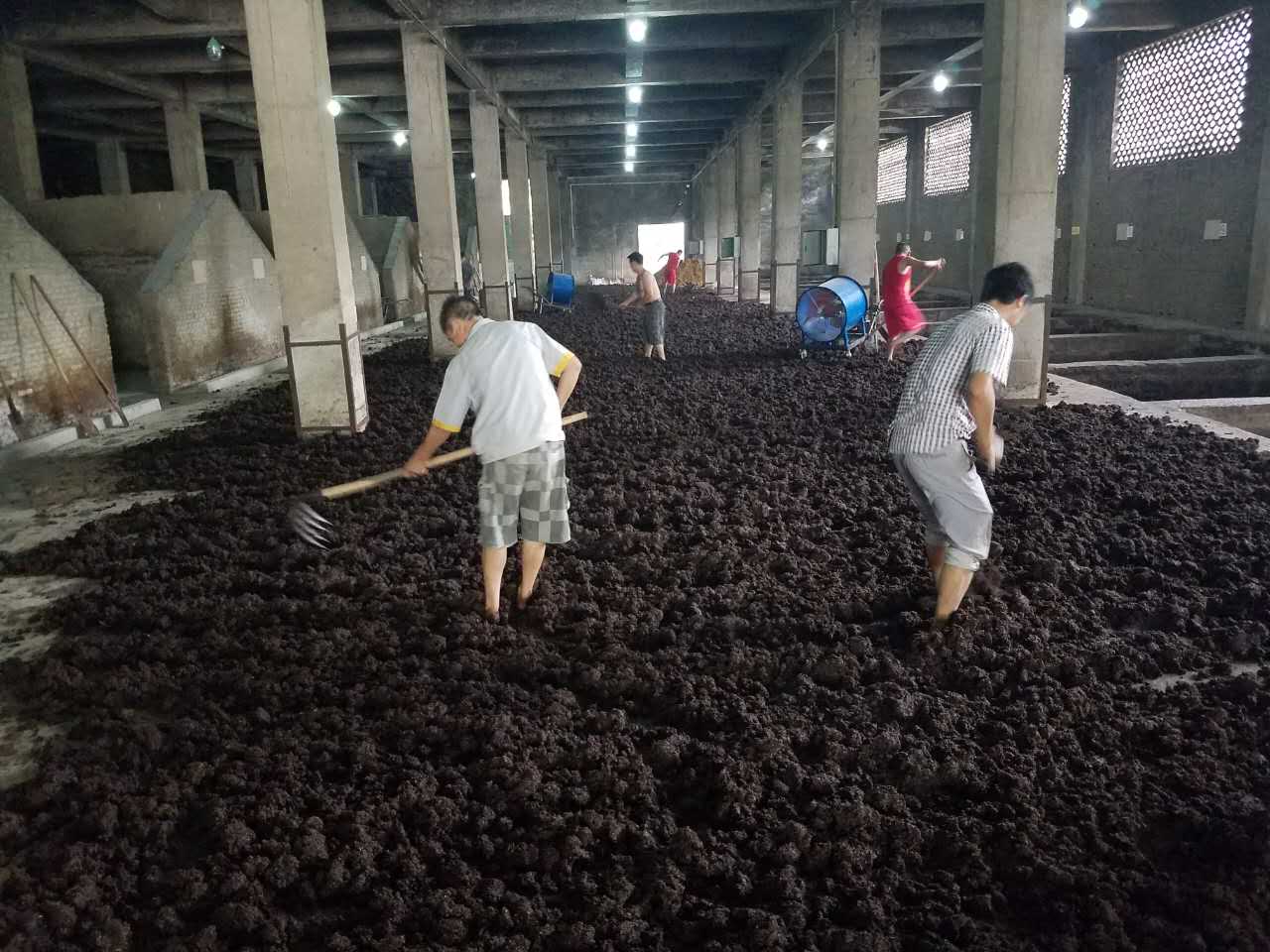 袁氏麓峰現(xiàn)代農(nóng)業(yè)有限公司,長(zhǎng)沙袁酒原材料基地管理,白酒銷(xiāo)售,酒類(lèi)銷(xiāo)售哪里好